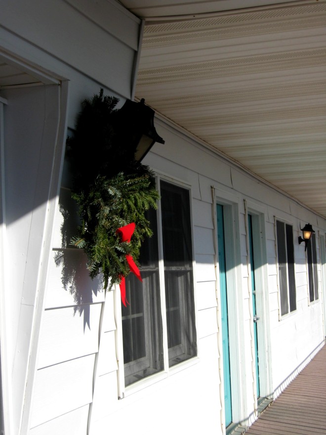 Welcome Wreath Jetty Motel